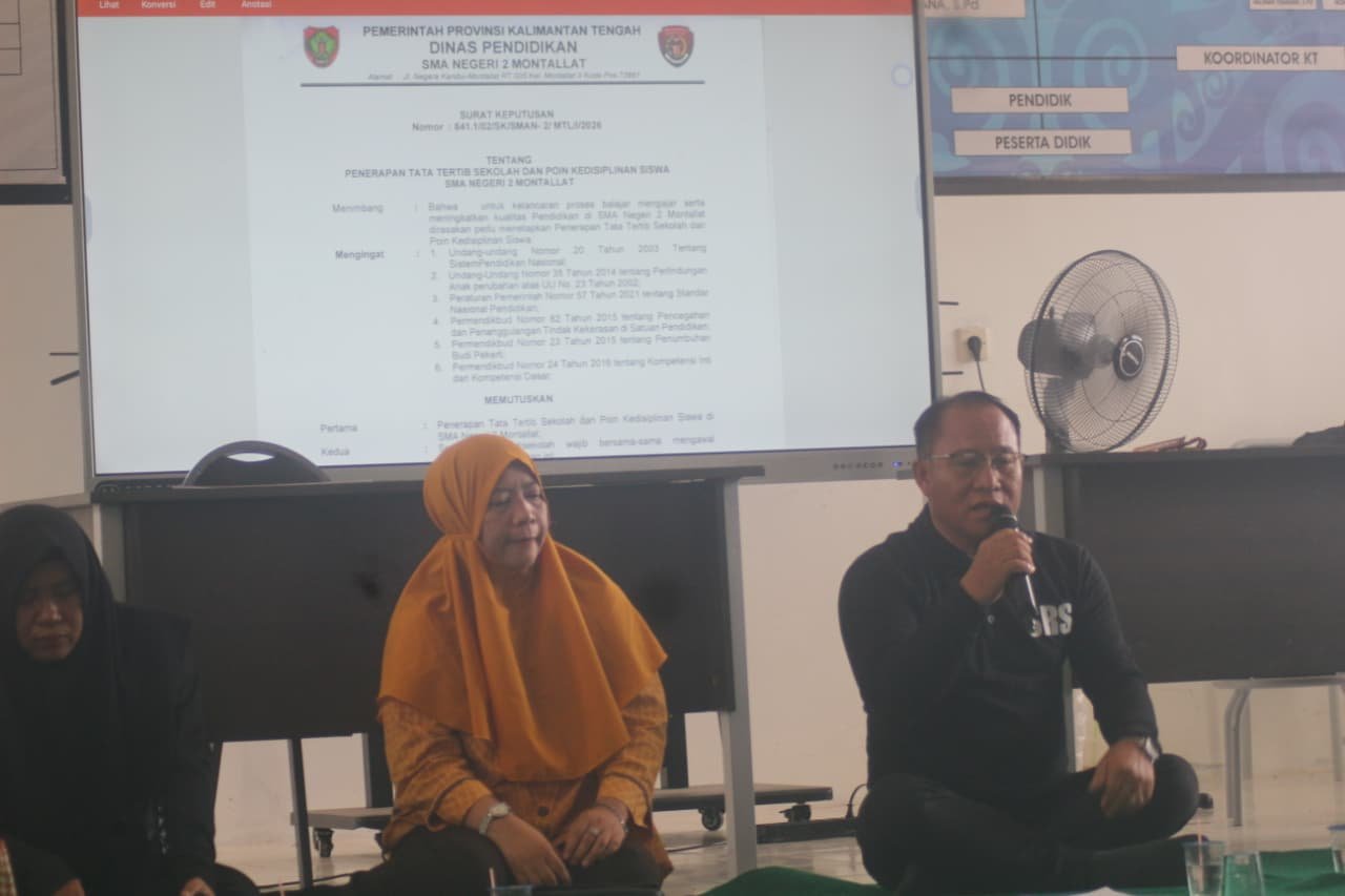 SMAN 2 Montallat Gelar Rapat Komite Sekolah dan Penyerahan Rapor Siswa